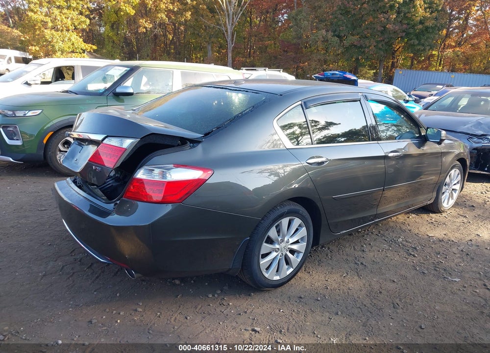 2013 HONDA ACCORD VIN: 1HGCR3F88DA020872