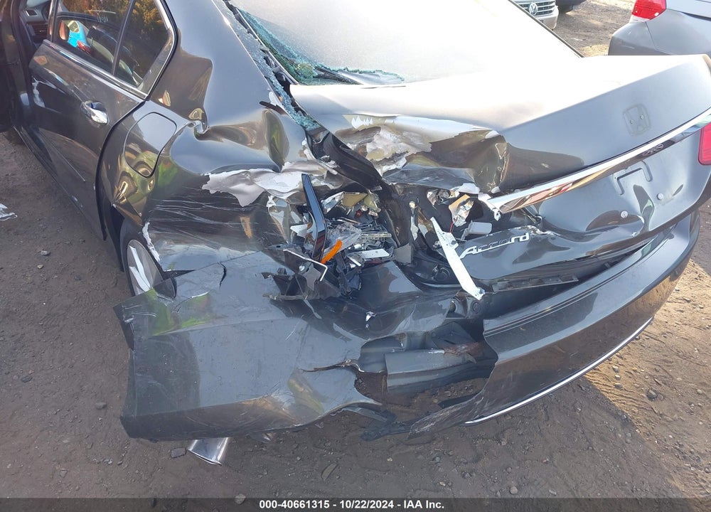 2013 HONDA ACCORD VIN: 1HGCR3F88DA020872
