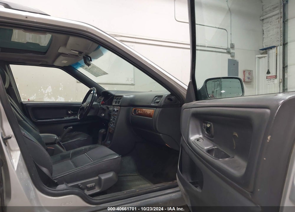 1998 VOLVO V70 AWD VIN: YV1LZ5648W2436547