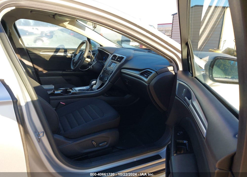 2015 FORD FUSION SE VIN: 3FA6P0H77FR258358