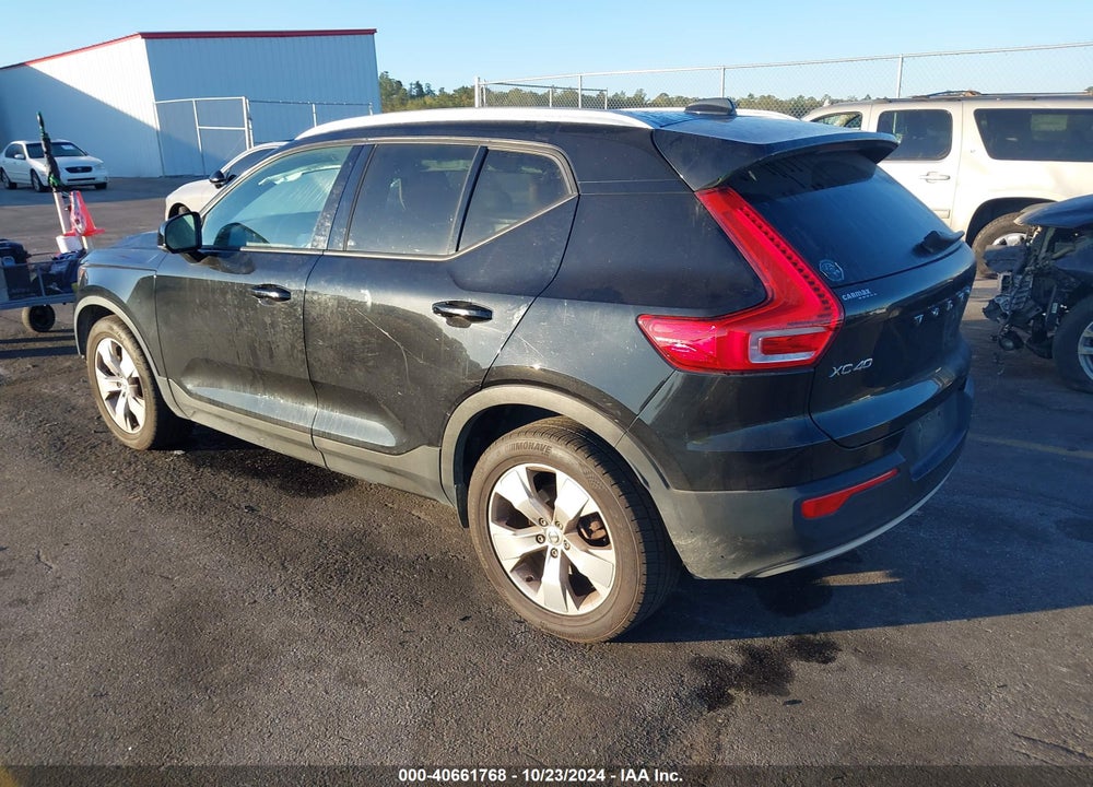 2020 VOLVO XC40 T4 MOMENTUM VIN: YV4AC2HK5L2317419