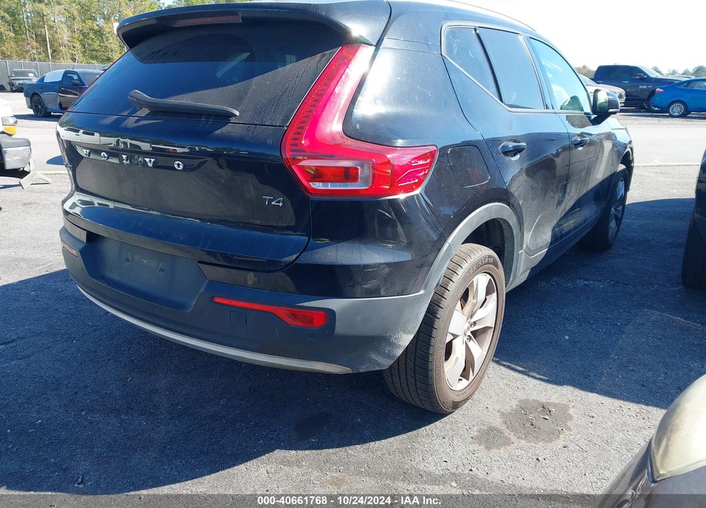 2020 VOLVO XC40 T4 MOMENTUM VIN: YV4AC2HK5L2317419
