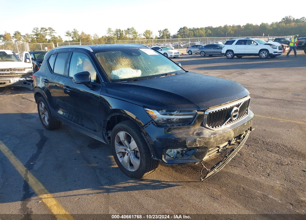 2020 VOLVO XC40 T4 MOMENTUM VIN: YV4AC2HK5L2317419