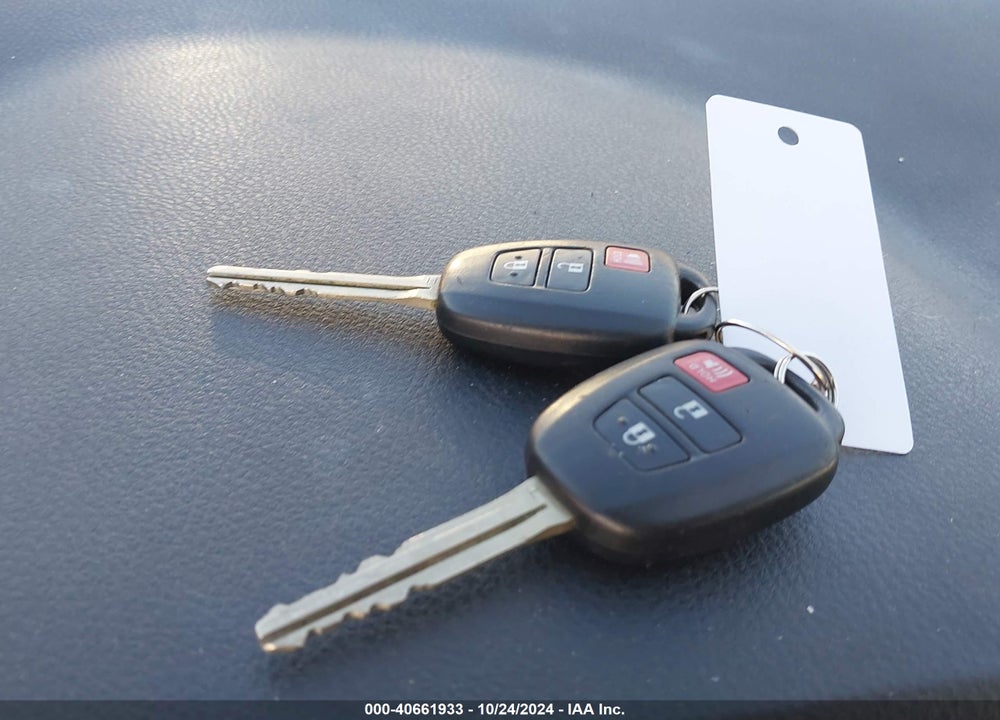 2013 TOYOTA RAV4 XLE VIN: JTMRFREV2DD038424