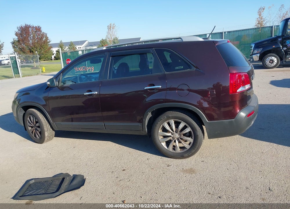 2011 KIA SORENTO LX V6 VIN: 5XYKT4A28BG141175