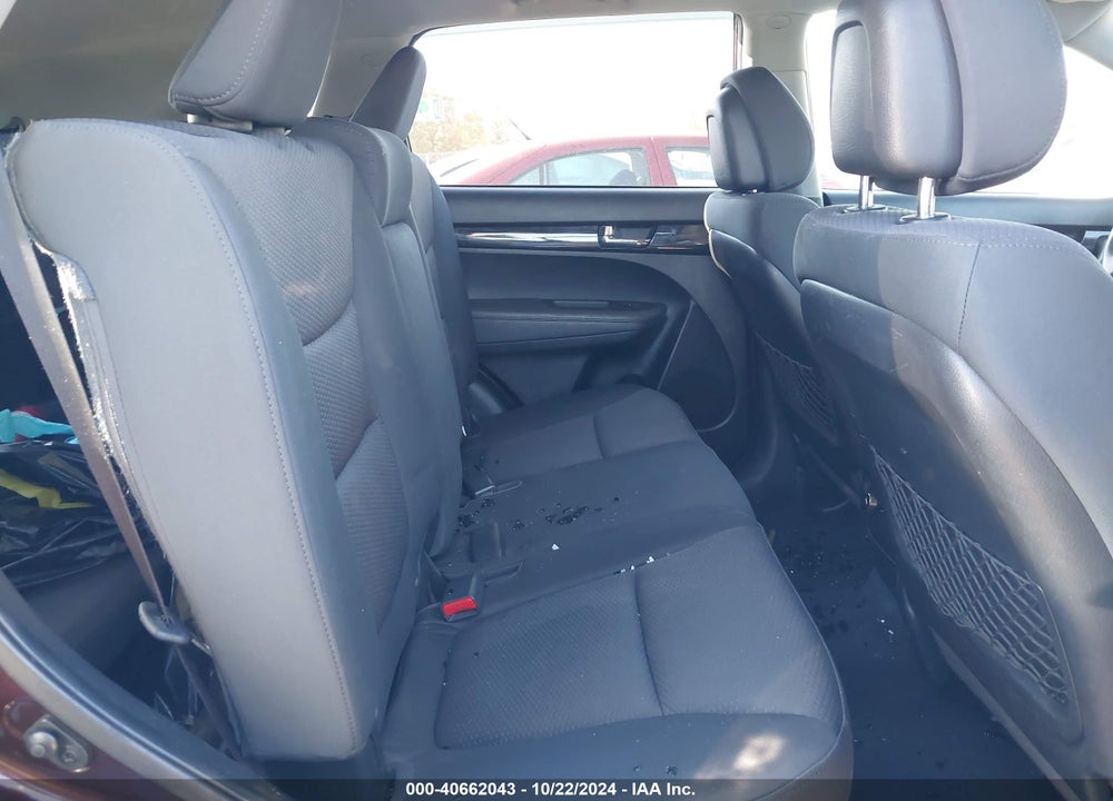 2011 KIA SORENTO LX V6 VIN: 5XYKT4A28BG141175