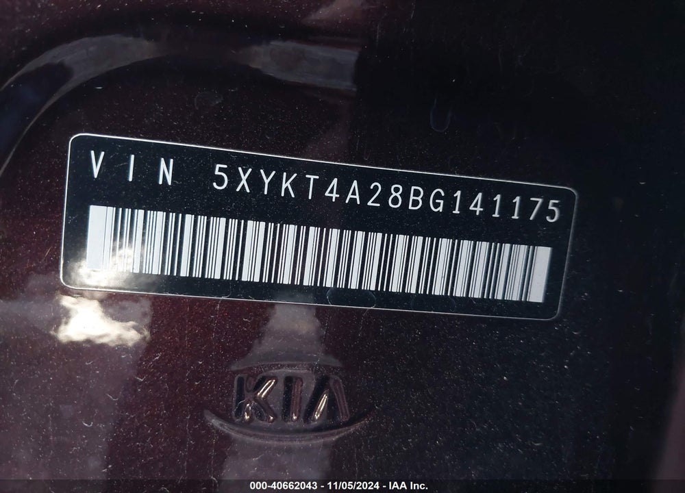 2011 KIA SORENTO LX V6 VIN: 5XYKT4A28BG141175