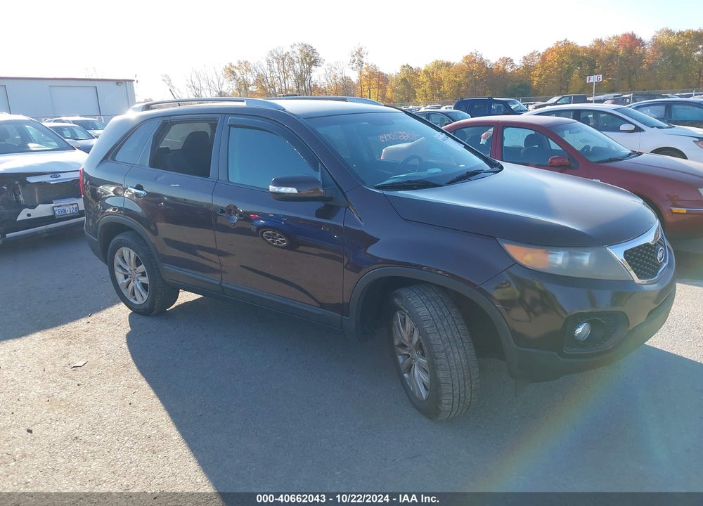 2011 KIA SORENTO LX V6 VIN: 5XYKT4A28BG141175