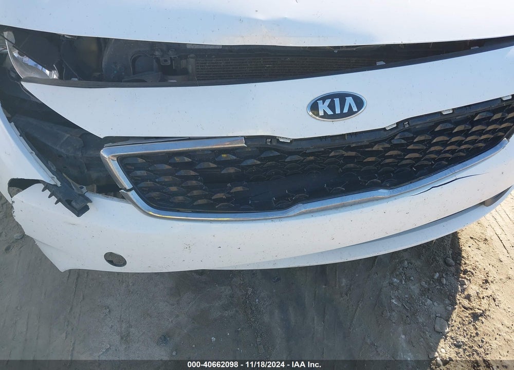 2018 KIA FORTE S VIN: 3KPFL4A79JE215180