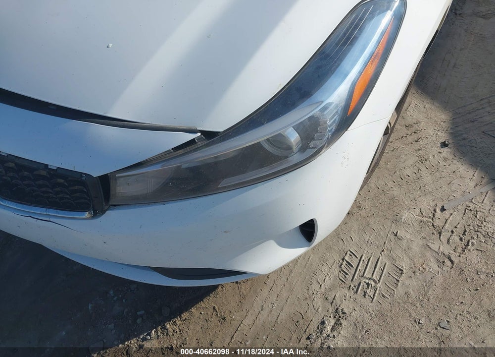 2018 KIA FORTE S VIN: 3KPFL4A79JE215180