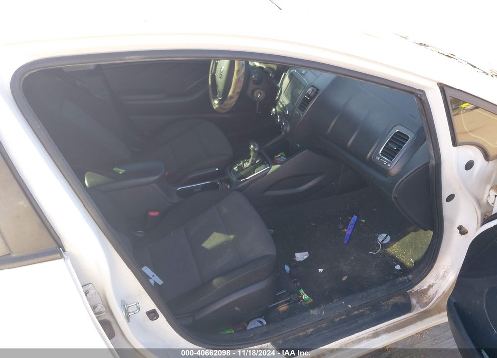 2018 KIA FORTE S VIN: 3KPFL4A79JE215180
