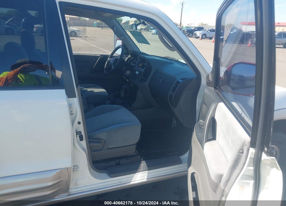 2001 MITSUBISHI MONTERO XLS VIN: JA4MW31R61J026025