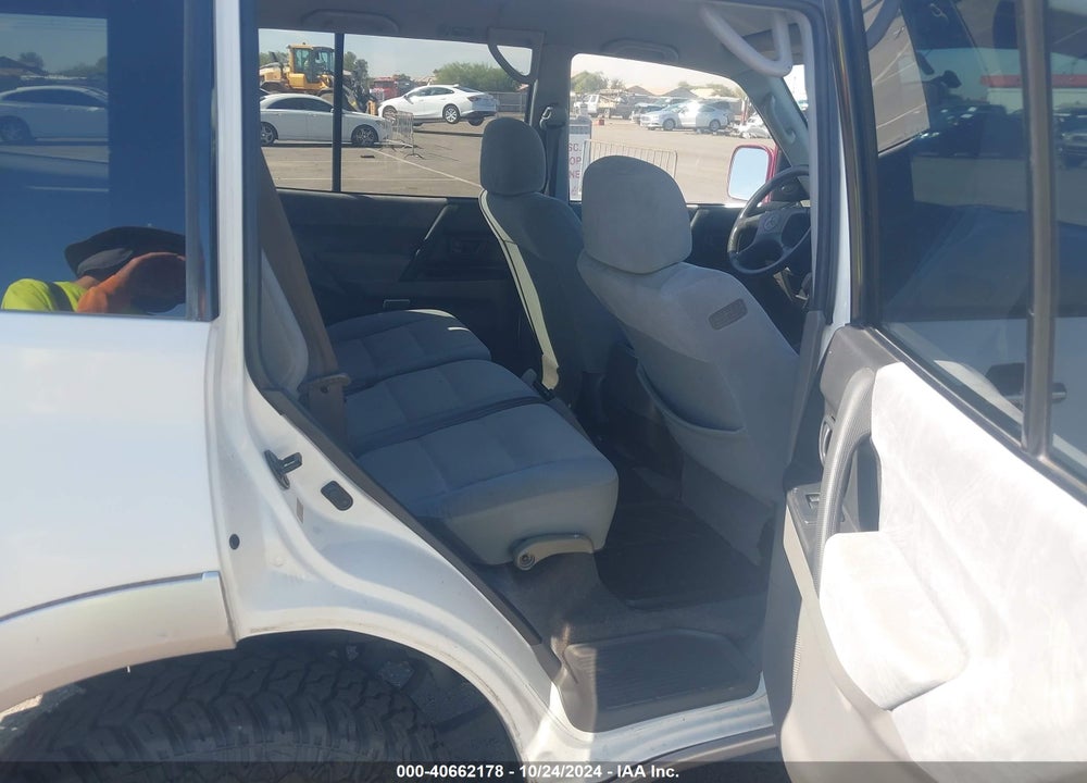 2001 MITSUBISHI MONTERO XLS VIN: JA4MW31R61J026025