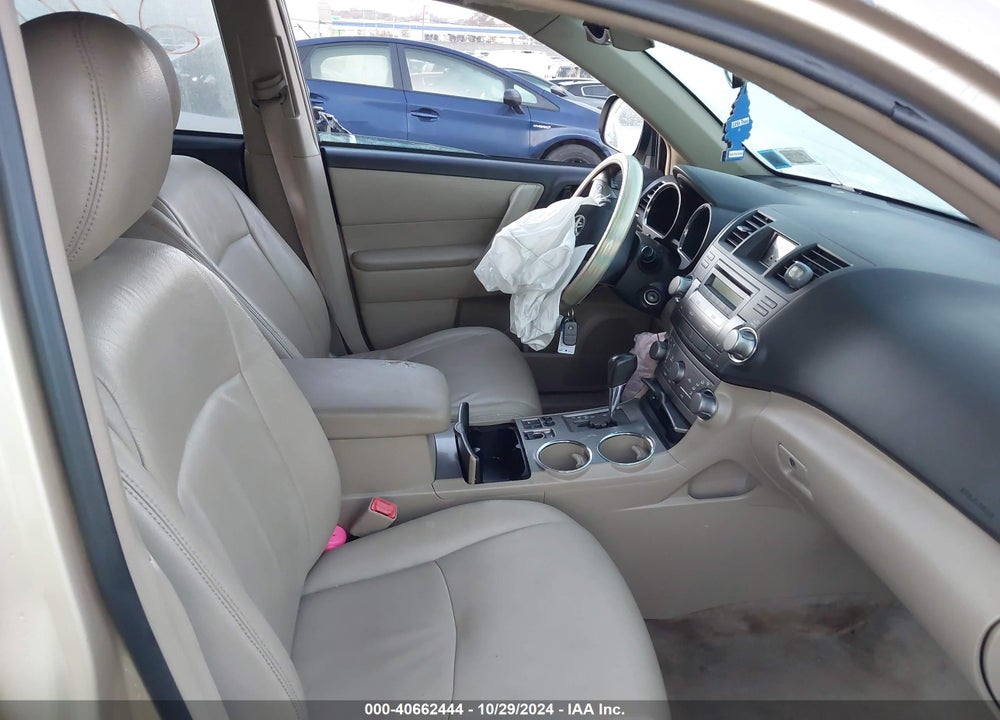 2010 TOYOTA HIGHLANDER BASE V6 VIN: 5TDBK3EH7AS012583