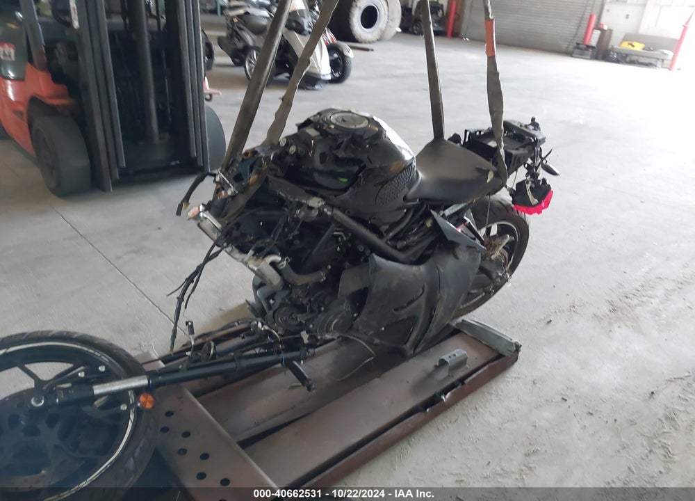 2022 YAMAHA YZFR3 A VIN: MH3RH18Y9NK009115