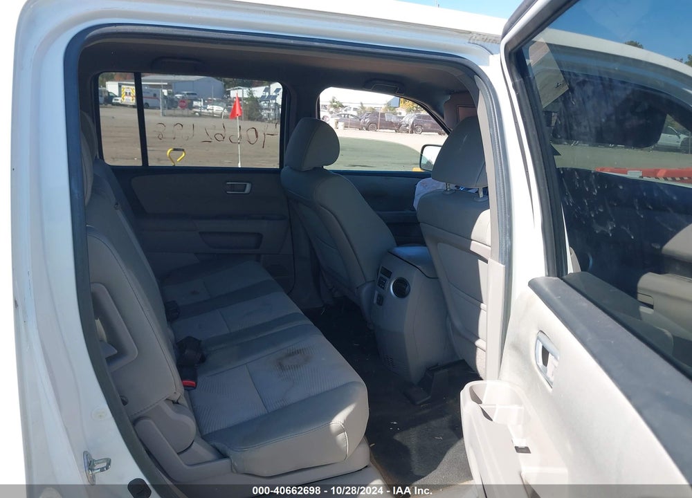 2013 HONDA PILOT LX VIN: 5FNYF4H28DB035214