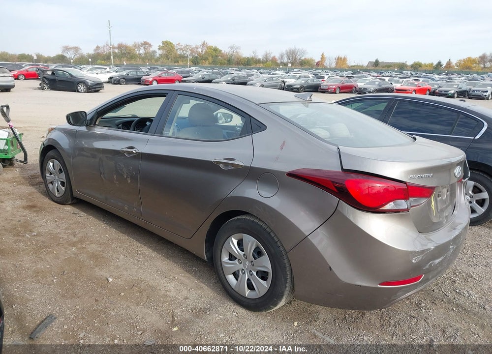 2016 HYUNDAI ELANTRA SE VIN: 5NPDH4AE9GH699198