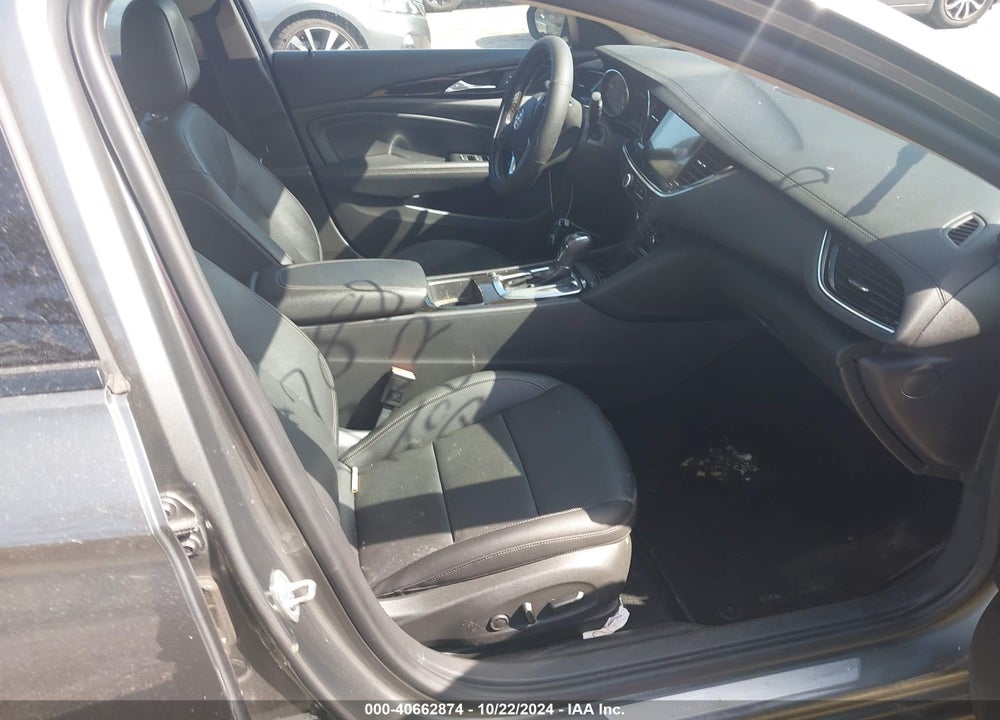 2018 BUICK REGAL SPORTBACK VIN: W04GP6SX6J1089165