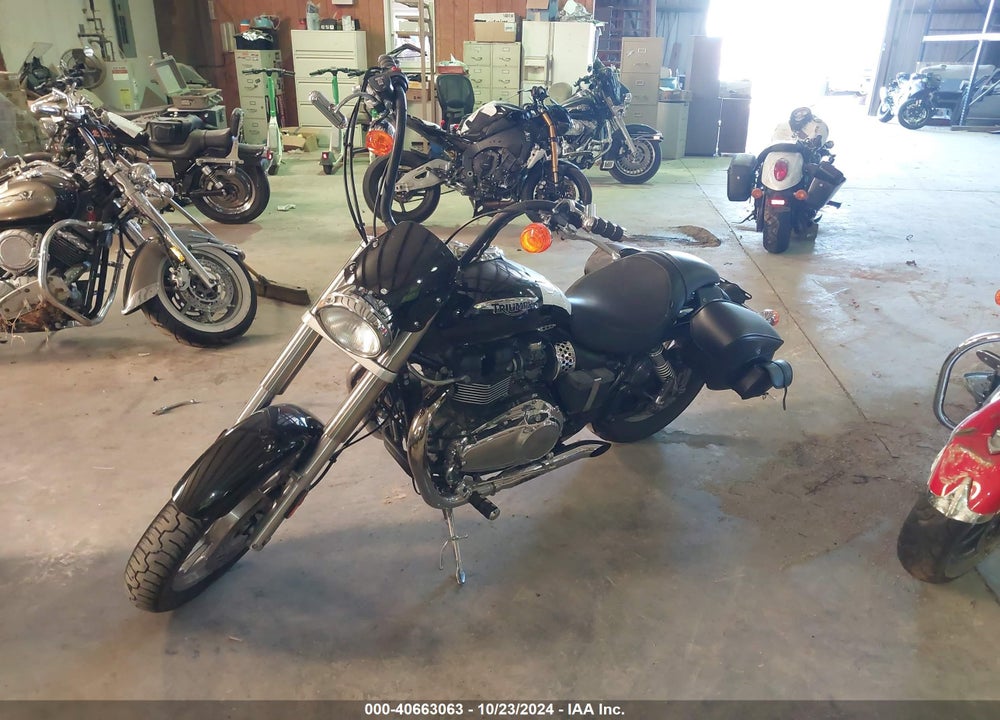 2010 TRIUMPH MOTORCYCLE AMERICA VIN: SMT905RN3AT424986