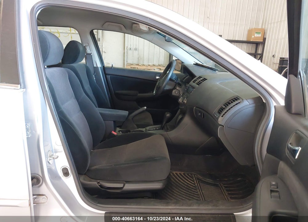 2004 HONDA ACCORD 2.4 LX VIN: 1HGCM56374A045695