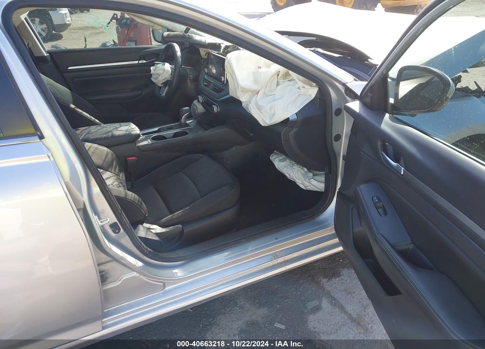 2022 NISSAN ALTIMA SV FWD VIN: 1N4BL4DV4NN400706