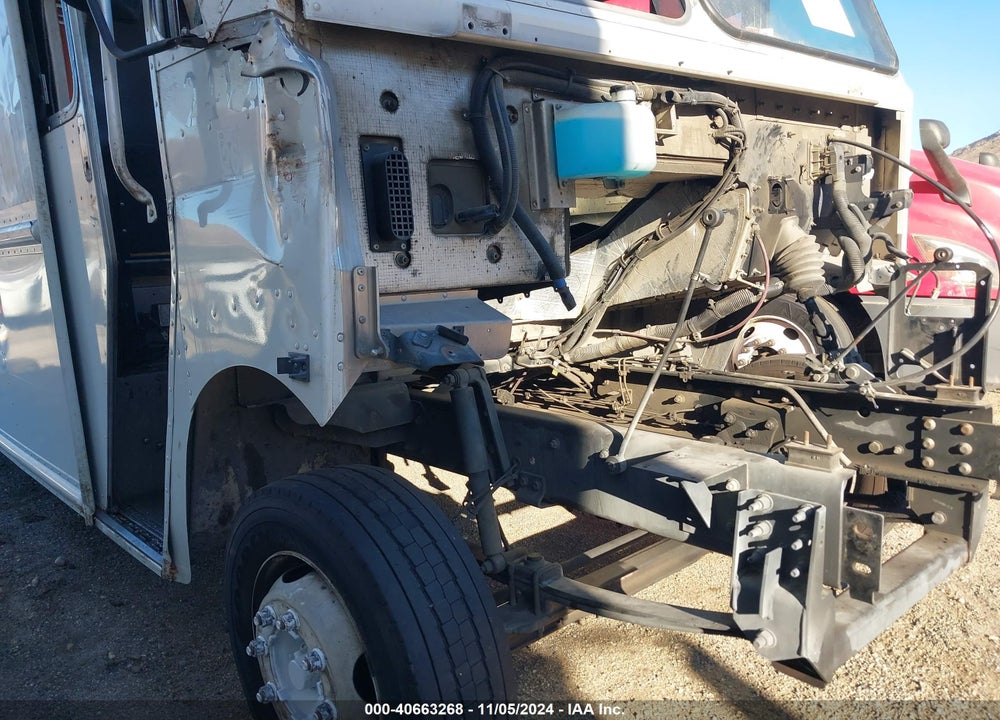 2014 FREIGHTLINER CHASSIS M LINE WALK-IN VAN VIN: 4UZAC3DVXECFW4441