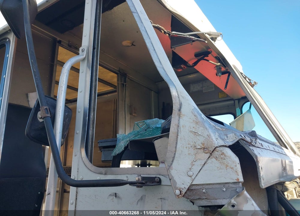2014 FREIGHTLINER CHASSIS M LINE WALK-IN VAN VIN: 4UZAC3DVXECFW4441