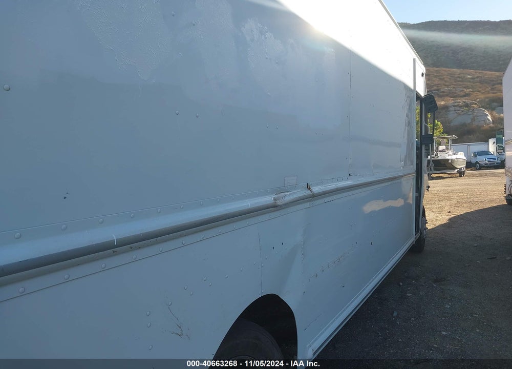 2014 FREIGHTLINER CHASSIS M LINE WALK-IN VAN VIN: 4UZAC3DVXECFW4441