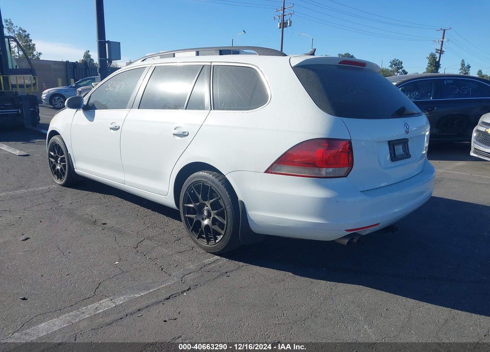 2014 VOLKSWAGEN JETTA SPORTWAGEN 2.0L TDI VIN: 3VWML7AJ2EM622190