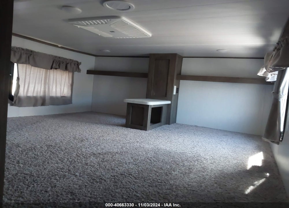2022 FOREST RIVER GRAND LODGE VIN: 4X4TWD829NM060989