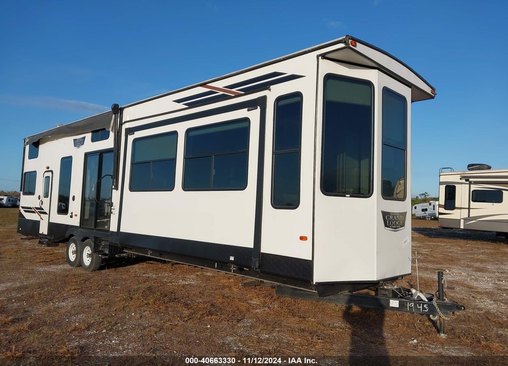 2022 FOREST RIVER GRAND LODGE VIN: 4X4TWD829NM060989