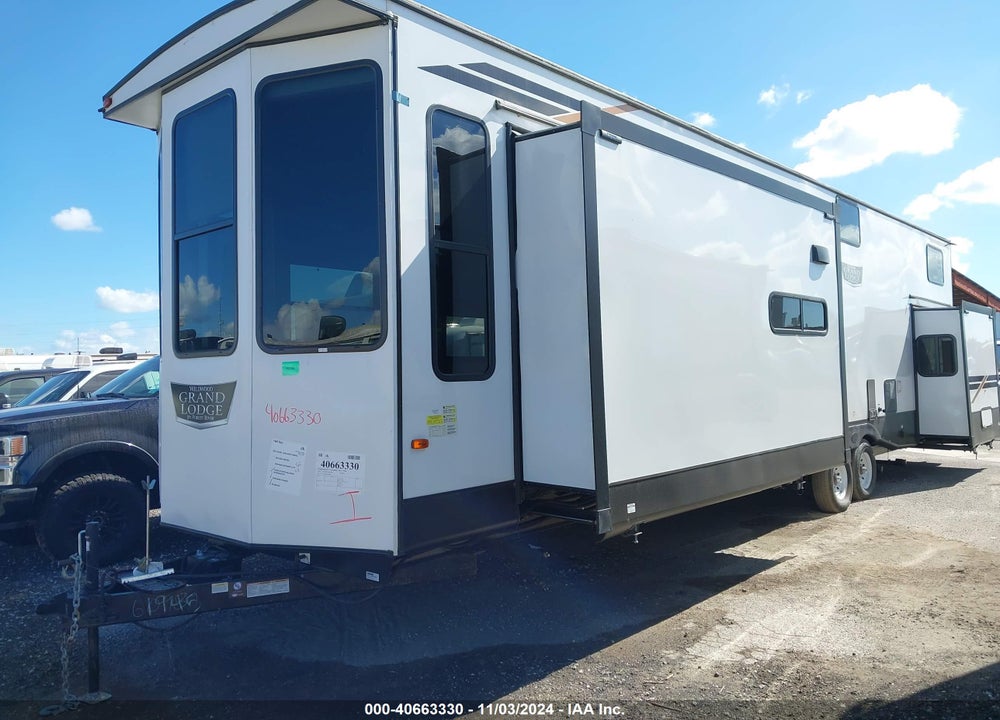 2022 FOREST RIVER GRAND LODGE VIN: 4X4TWD829NM060989