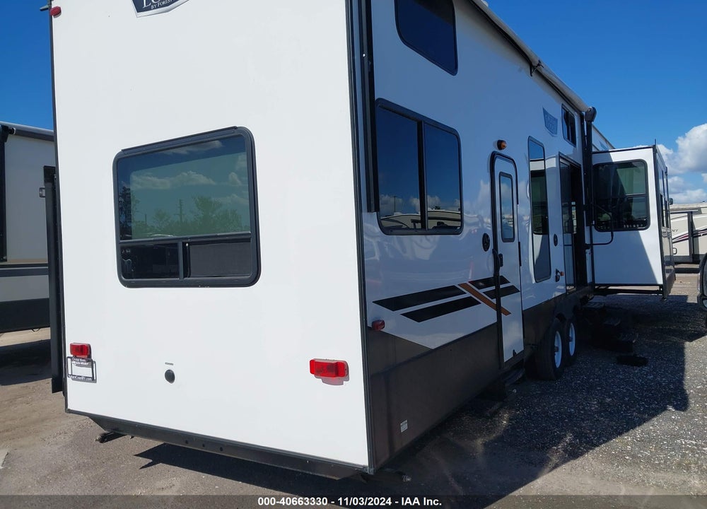 2022 FOREST RIVER GRAND LODGE VIN: 4X4TWD829NM060989