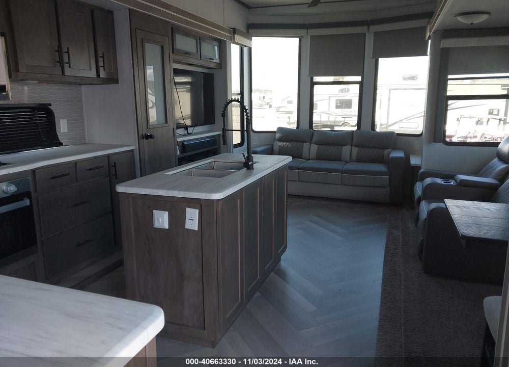 2022 FOREST RIVER GRAND LODGE VIN: 4X4TWD829NM060989