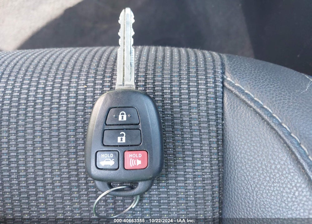 2018 TOYOTA COROLLA SE VIN: 2T1BURHE7JC019623