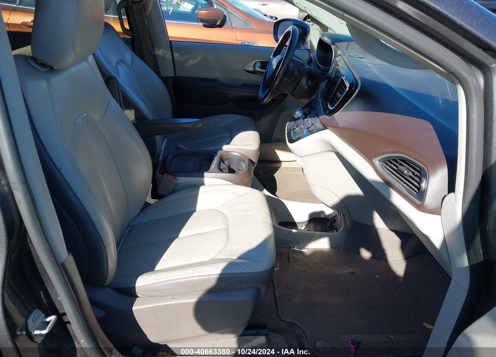 2017 CHRYSLER PACIFICA TOURING L VIN: 2C4RC1BG9HR578422