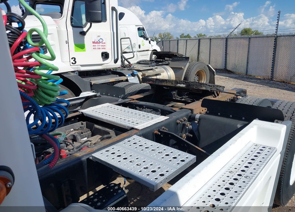 2002 FREIGHTLINER CONVENTIONAL ST112 VIN: 1FUBA8A832PJ88377