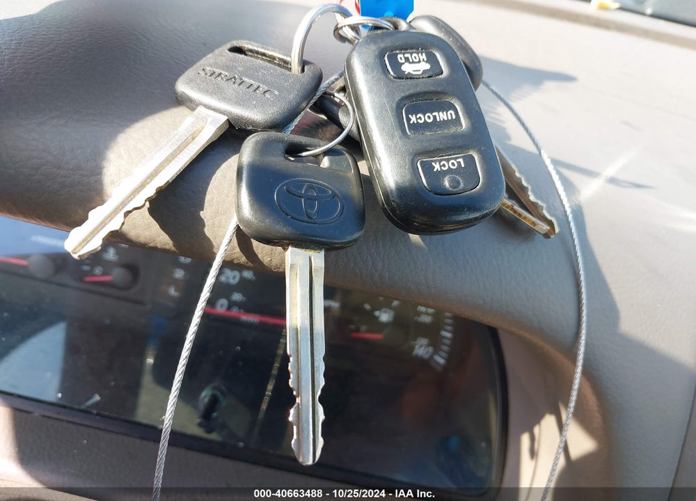 2004 TOYOTA CAMRY LE VIN: 4T1BE30KX4U346998