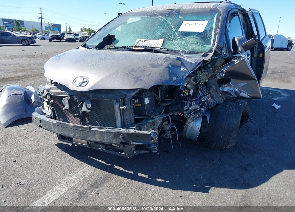 2014 TOYOTA SIENNA LE V6 8 PASSENGER VIN: 5TDKK3DC4ES444544