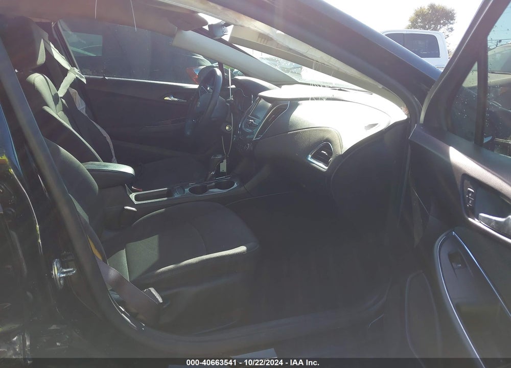2017 CHEVROLET CRUZE VIN: 3G1BE6SM6HS570692