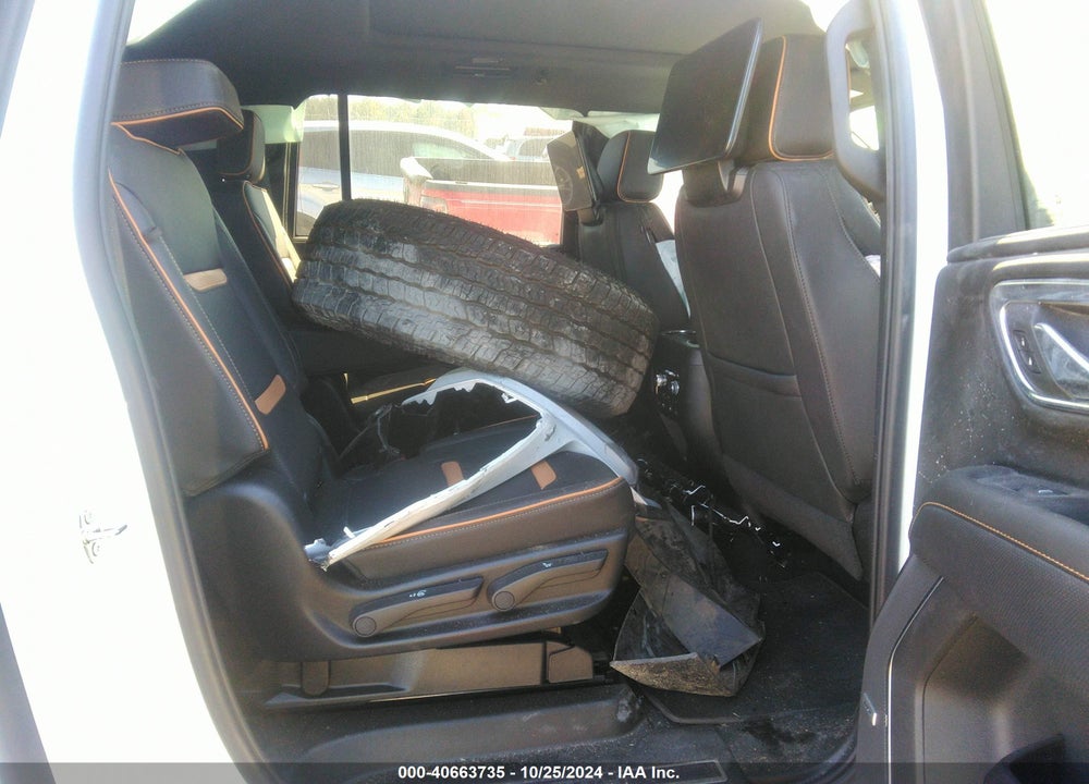 2024 GMC YUKON XL 4WD AT4 VIN: 1GKS2HKL3RR223171