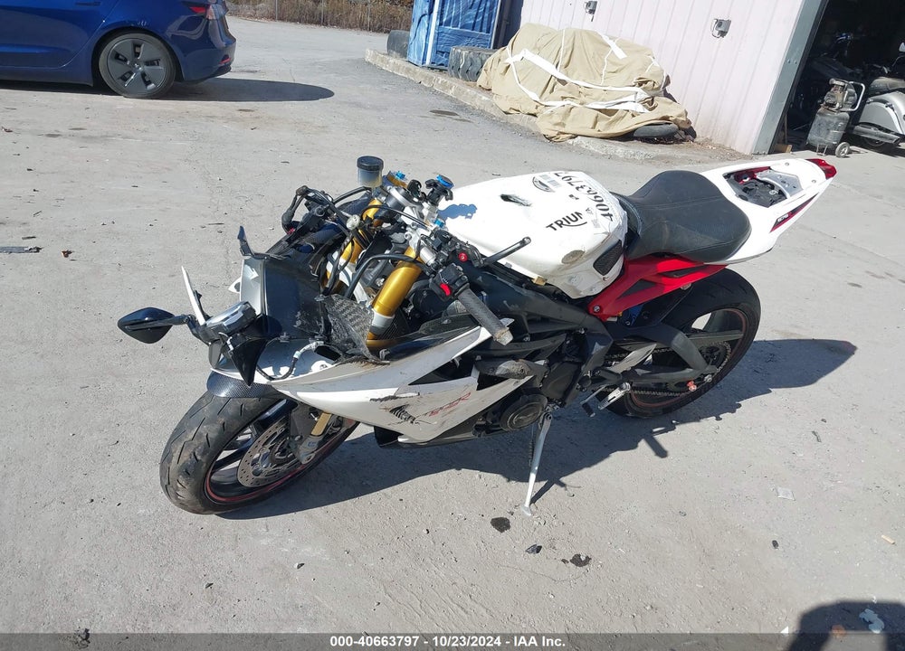 2017 TRIUMPH MOTORCYCLE DAYTONA 675R ABS VIN: SMTA02YK1HJ787666