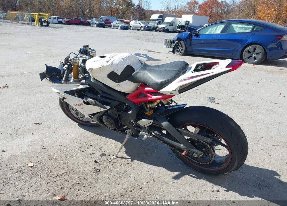 2017 TRIUMPH MOTORCYCLE DAYTONA 675R ABS VIN: SMTA02YK1HJ787666