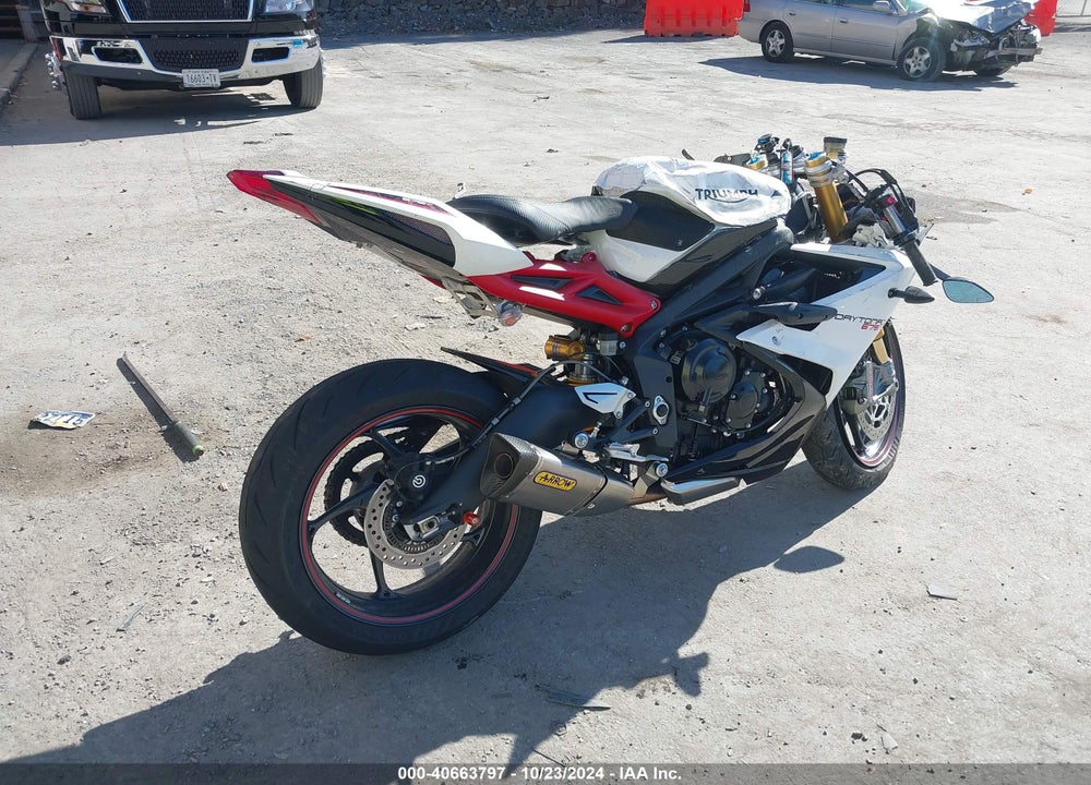2017 TRIUMPH MOTORCYCLE DAYTONA 675R ABS VIN: SMTA02YK1HJ787666