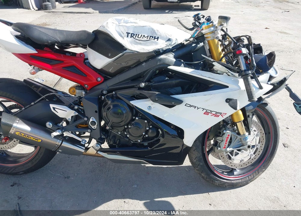 2017 TRIUMPH MOTORCYCLE DAYTONA 675R ABS VIN: SMTA02YK1HJ787666