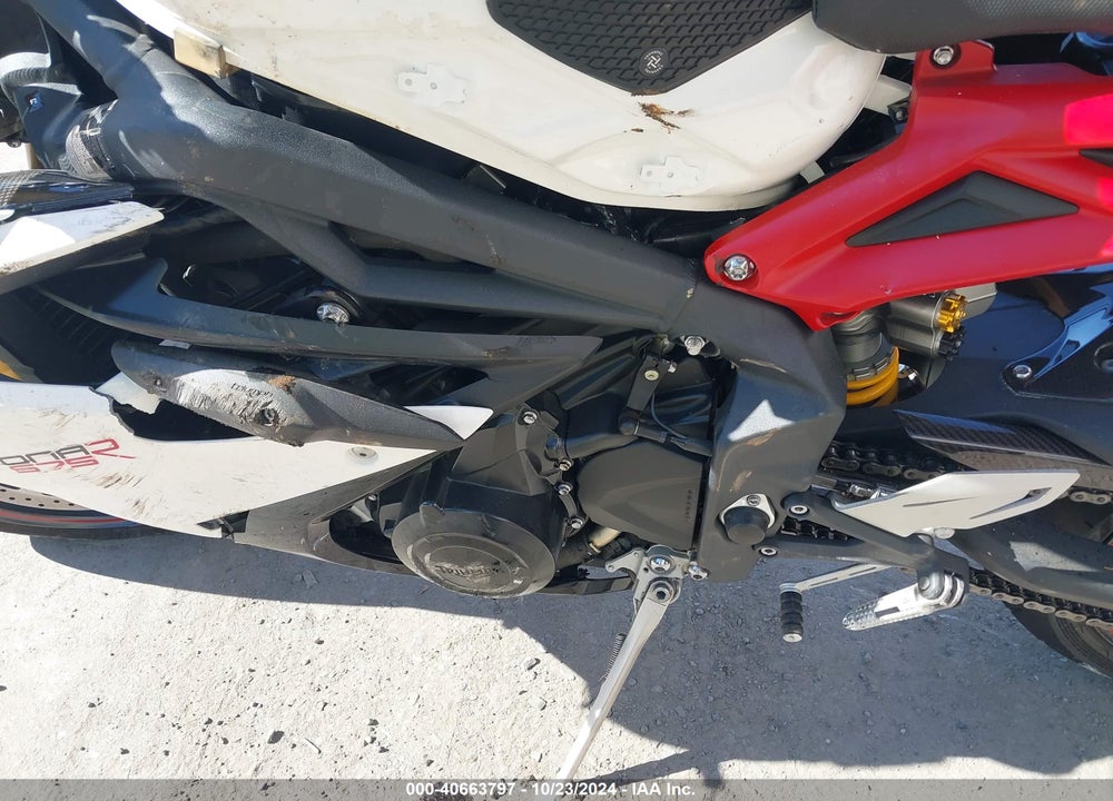2017 TRIUMPH MOTORCYCLE DAYTONA 675R ABS VIN: SMTA02YK1HJ787666