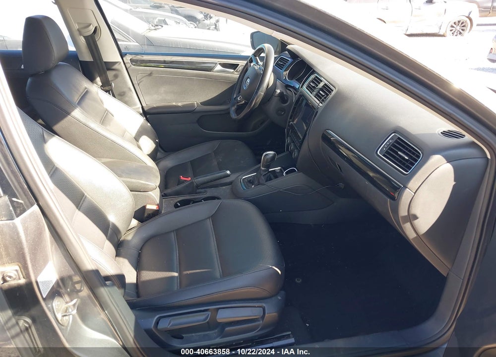 2015 VOLKSWAGEN JETTA 2.0L TDI SEL VIN: 3VWLA7AJ0FM248987