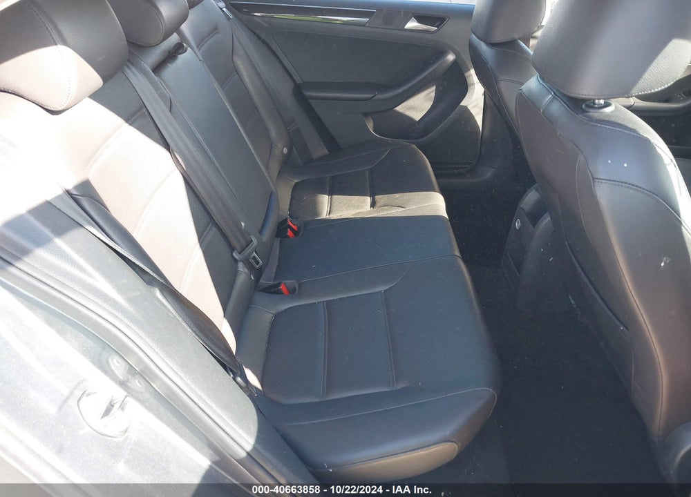 2015 VOLKSWAGEN JETTA 2.0L TDI SEL VIN: 3VWLA7AJ0FM248987
