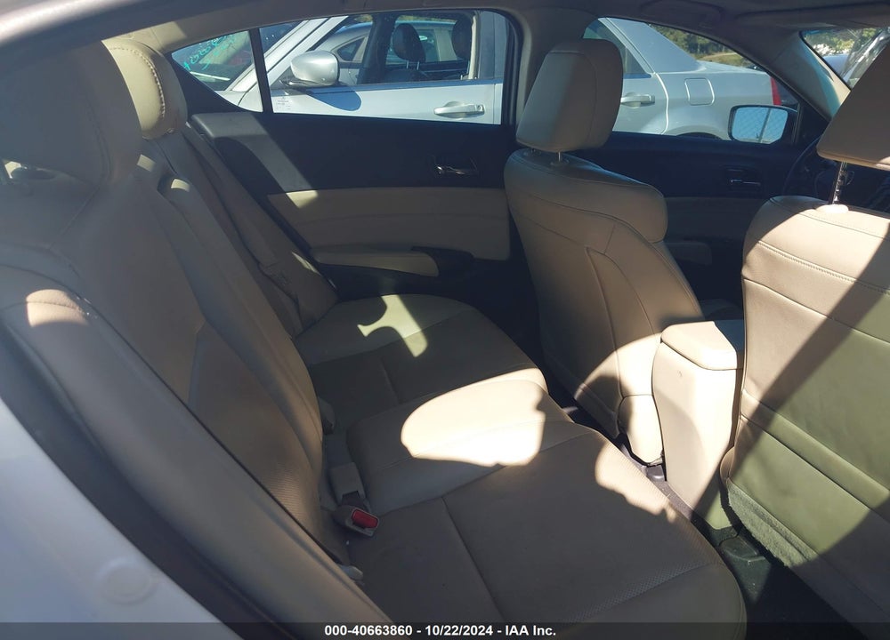 2013 ACURA ILX 2.0L VIN: 19VDE1F52DE022101