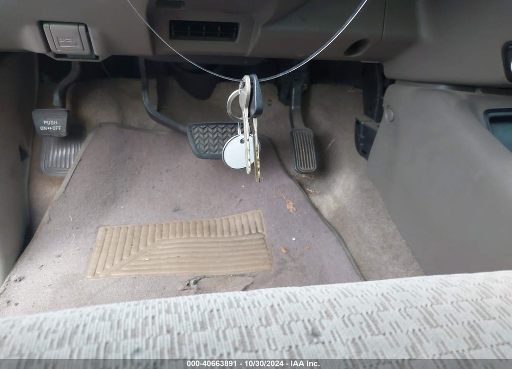 2005 TOYOTA TUNDRA SR5 V8 VIN: 5TBET34155S486965